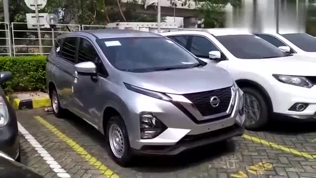 新款日產(chǎn)驪威Livina新車下地, 拿出鑰匙坐進(jìn)駕駛室那秒, 心動(dòng)了