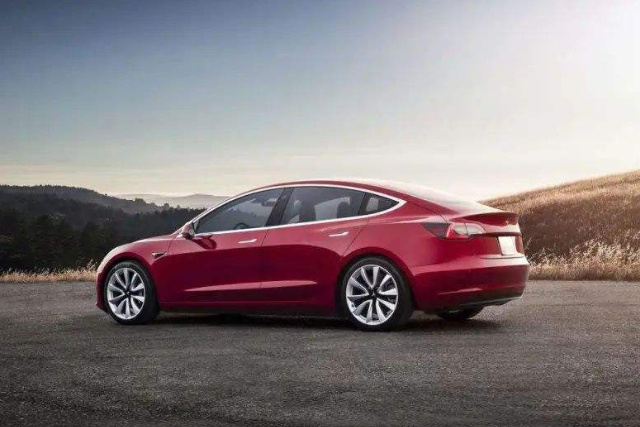 又降价了！Model 3入门版只要24.99万，但还没降到位