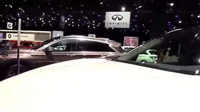 英菲尼迪QX50 AWD版設(shè)計(jì)特別，這車身顏色真好看呀