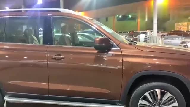 榮威RX8名爵版入港實拍，看到車的內(nèi)飾，我徹底心動了！