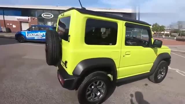 總算見到實(shí)車了，2020款鈴木吉姆尼實(shí)拍，這顏值我徹底心動(dòng)了！