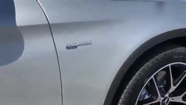 2020款奔馳AMG GLC43實(shí)車展示，銀灰色的外形簡(jiǎn)直太帥了！