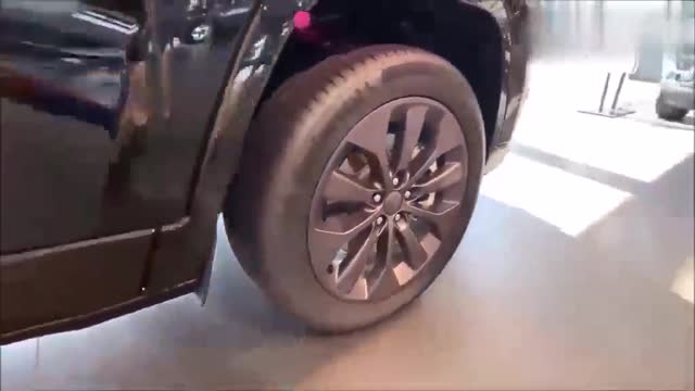 新車(chē)到店，實(shí)拍2020款JEEP自由光，顏值頗高