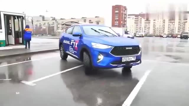 哈弗F7x新車雨天中試駕, 視線很廣闊