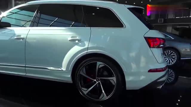 2021款?yuàn)W迪SQ7 4.0 V8版全方位實(shí)拍，顏值太帥了！