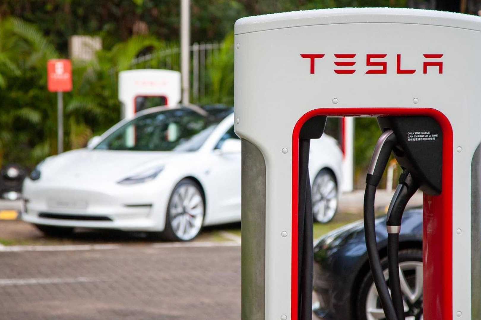 特斯拉加快超充建設,換電沖電哪個好?