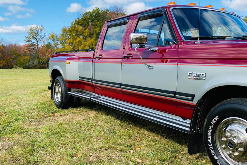 32年依旧保存完好的福特f-350 dually