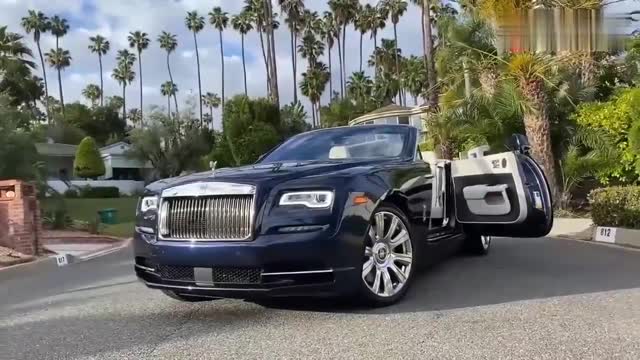 2020款勞斯萊斯曜影，打開車門看到內(nèi)飾，簡(jiǎn)直不要太喜歡