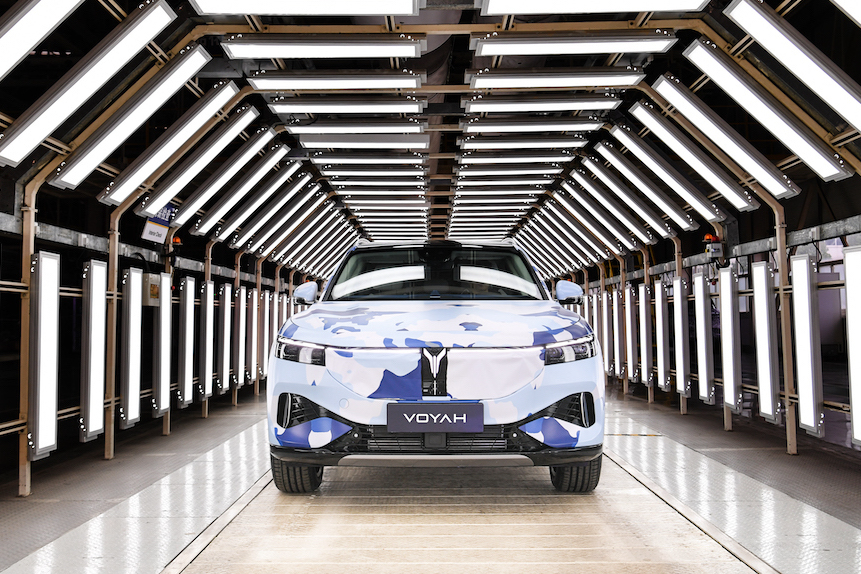 岚图汽车中大型高端智能电动SUV 预生产下线