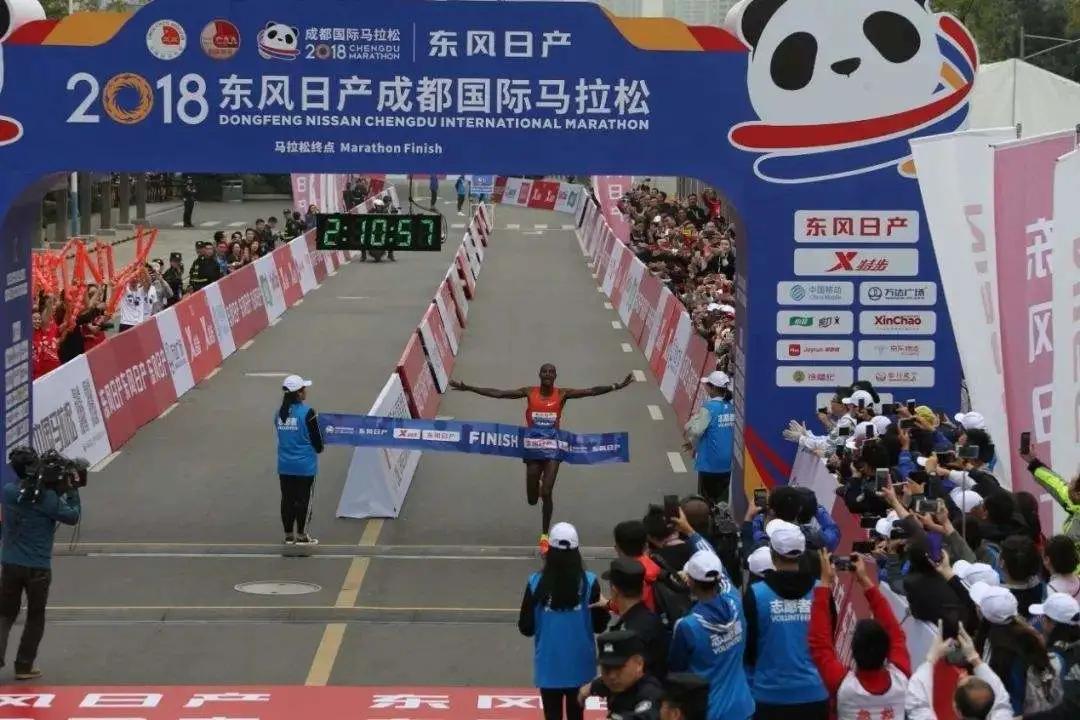 本周末成都馬拉松開啟，東風日產全力跟隨