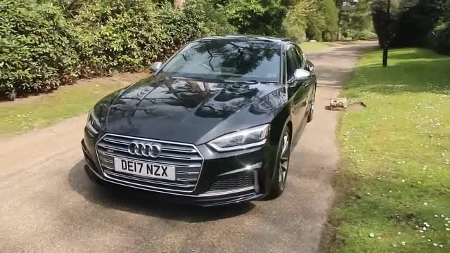 穿著正裝開快車，實拍奧迪S5這叫一個帥