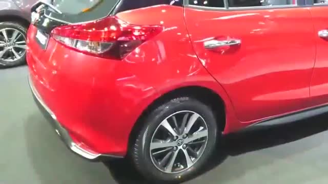 豐田致炫高清實拍，打開車門坐進內(nèi)飾