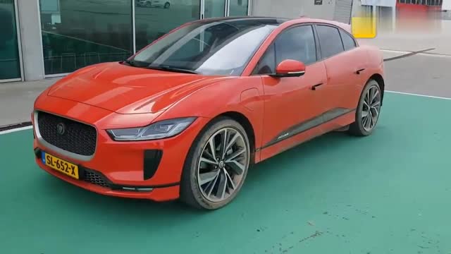 劍指特斯拉，純電動(dòng)轎跑式SUV 實(shí)拍捷豹I-Pace