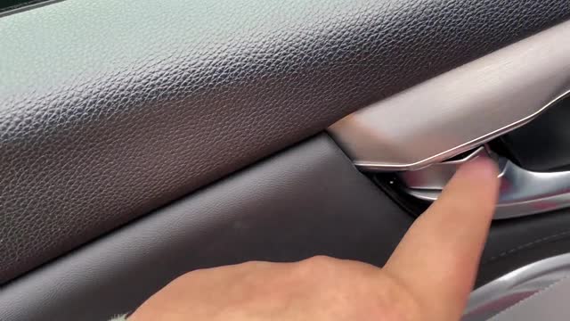 謳歌RDX：紅色真皮帶黑邊，不是大款就是程序員！