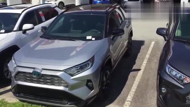 新提的2020款豐田RAV4,坐進(jìn)車(chē)內(nèi)了解完內(nèi)飾,還想啥本田CRV