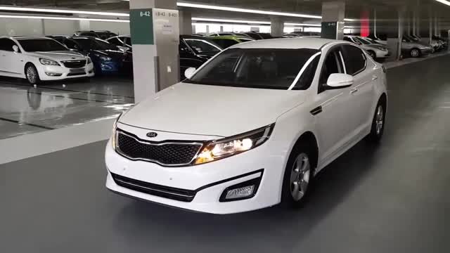 兩代起亞K5實(shí)拍展示，顏值一代賽過一代