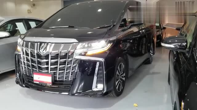 豐田埃爾法2.5L,坐進車內打開氛圍燈那刻,才是豪華的開始
