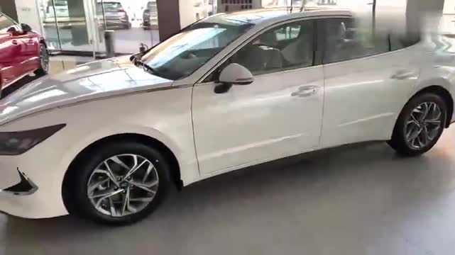 新車到店，實(shí)拍2020款現(xiàn)代索納塔Sonata，外形太帥了！