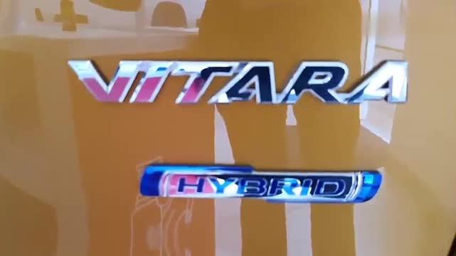 新車到店，實拍2020款鈴木維特拉Hybrid版，質(zhì)感太強！