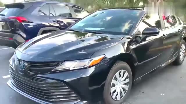 可算見到實車了，2021款豐田凱美瑞，看完買不買自己定
