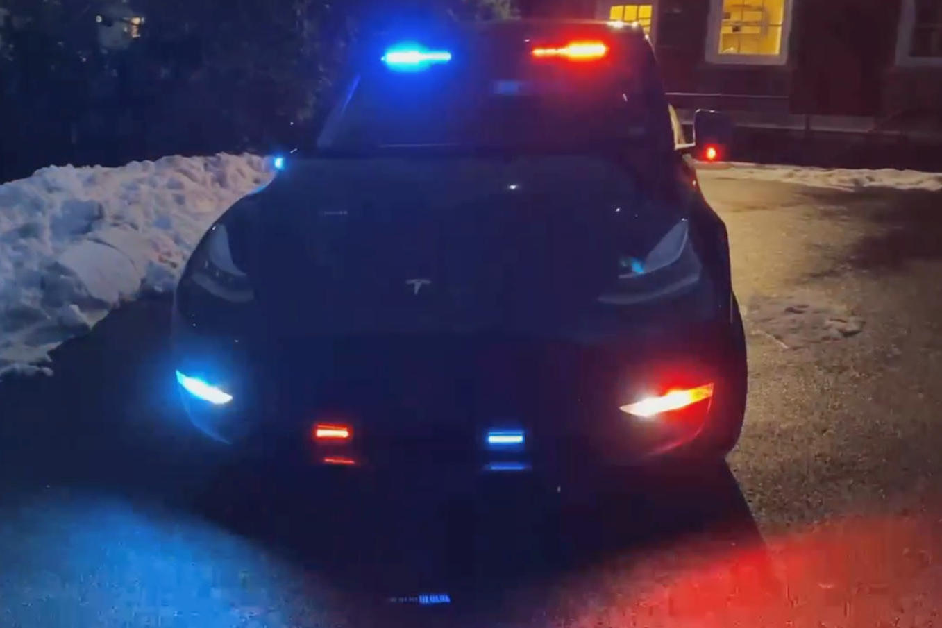 美國“韭菜”？全球第一輛特斯拉Model Y警車交付