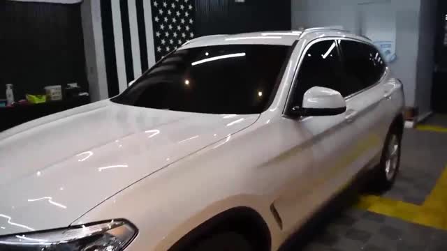 剛提的寶馬X3，開到店里貼上汽車保護膜后，簡直太靚了