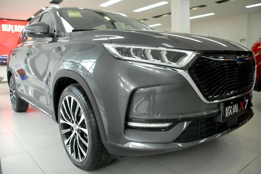 将欧尚x7定位为"好看,好开,好省油"中国品牌suv"新三好生"