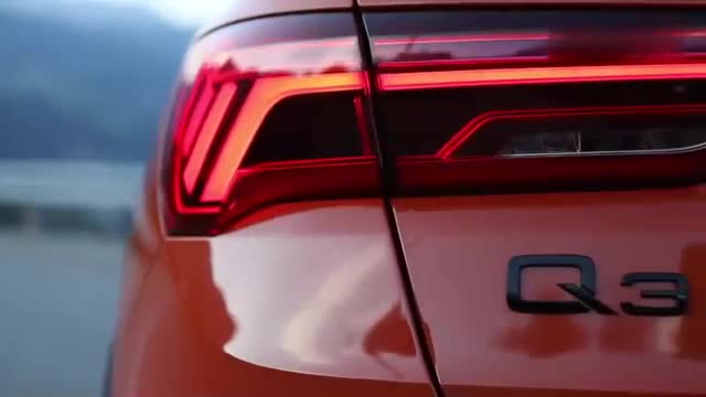 奧迪Q3 45TFSI，打開(kāi)車門看到內(nèi)飾后，果斷放棄寶馬X1