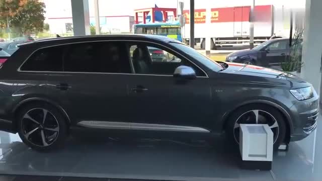 奧迪SQ7 4.0T，打開車門看到內(nèi)飾后，還要啥寶馬X5！