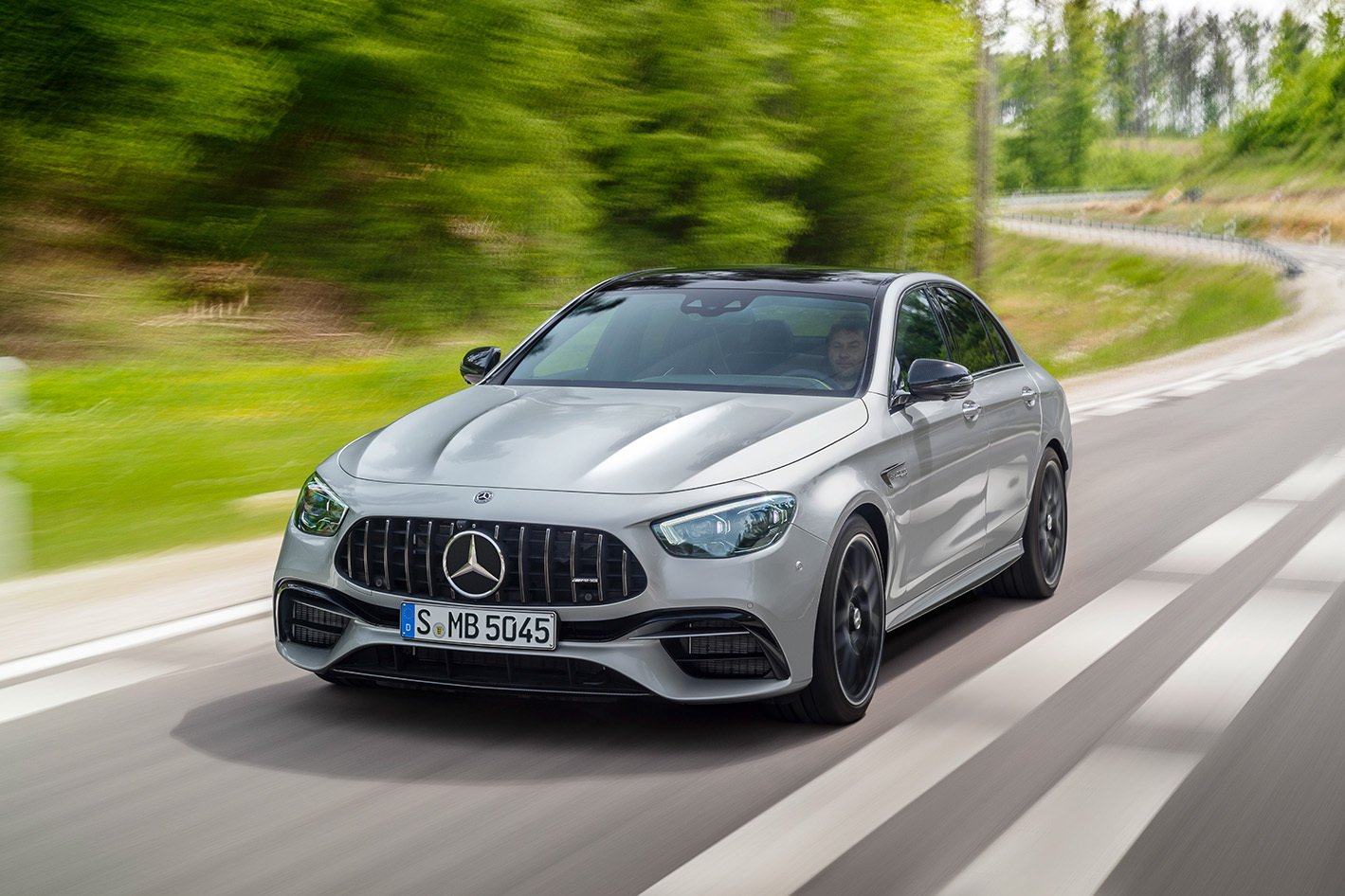新一代梅賽德斯-AMG E 63 S上市三叉星最強(qiáng)行政級(jí)轎車(chē)
