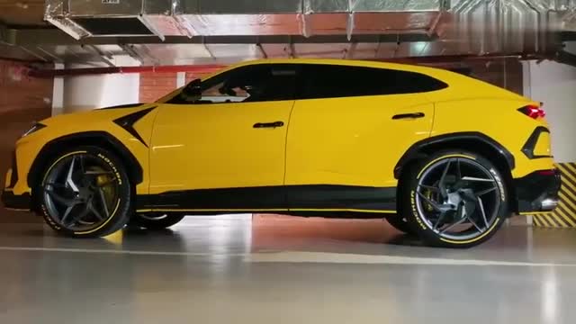 蘭博基尼Urus定制版，打開(kāi)無(wú)框車(chē)門(mén)，才知道有多奢華！
