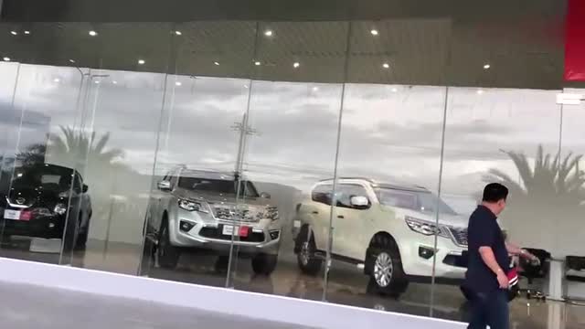 日產(chǎn)途達(dá)VL，打開車門看到內(nèi)飾后，還要啥哈弗H9！