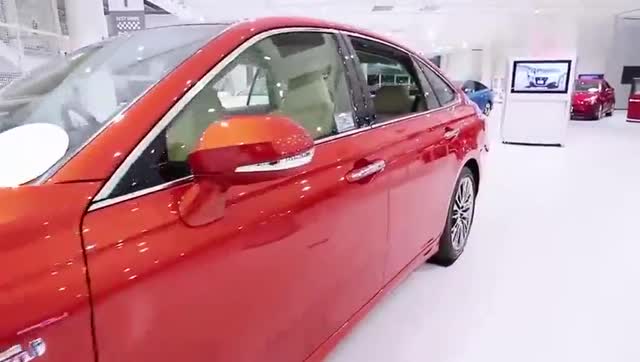 豐田皇冠 Hybrid，打開車門看到內(nèi)飾后，還要啥奧迪A4！