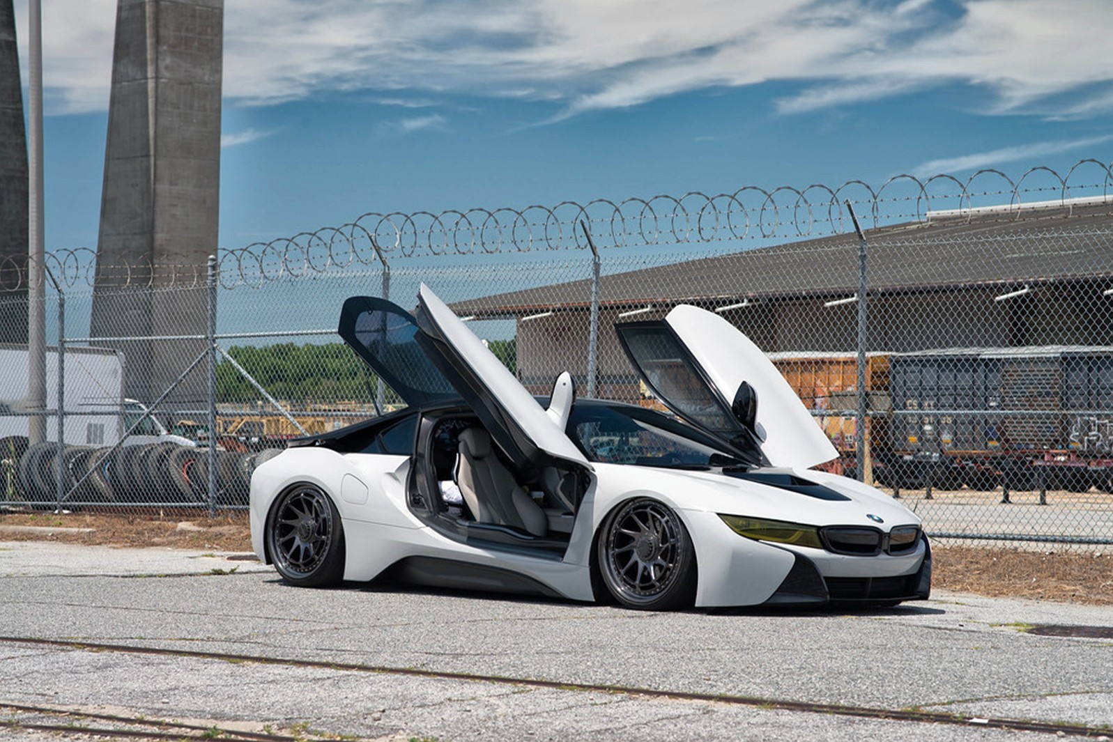 冷艷高姿態 BMW i8 碳陶剎車套件升級實戰