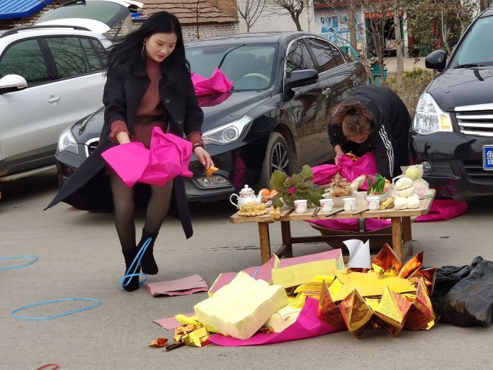 山东人早起拜年惊羡世人,鲁东南磕头祭车也杠杠滴!