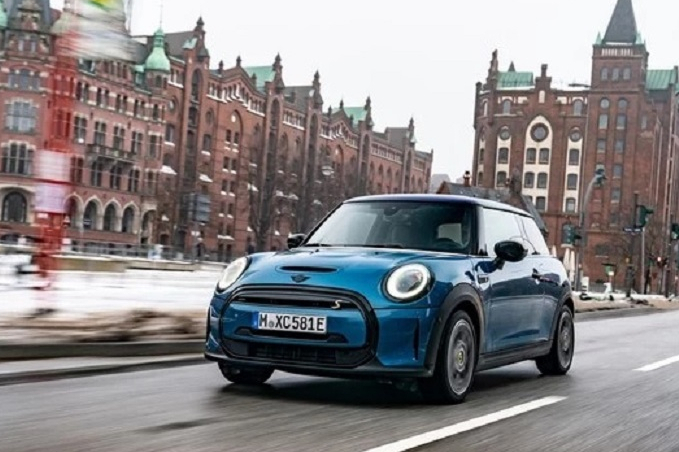 專屬漸變色車頂 新款MINI COOPER SE特別版