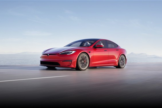 特斯拉Model S内饰大革新，搭赛车式方向盘，后排增液晶屏