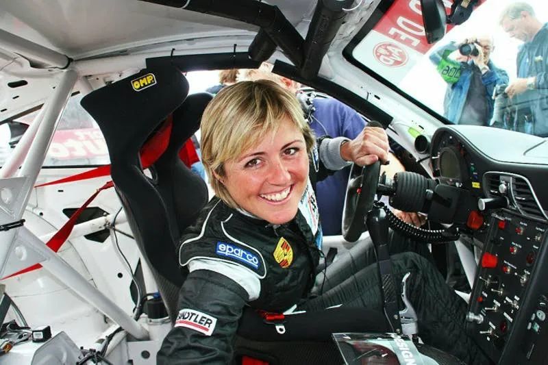 北环女王萨宾·施密茨 sabine schmitz伦巴第于1988年退出赛车