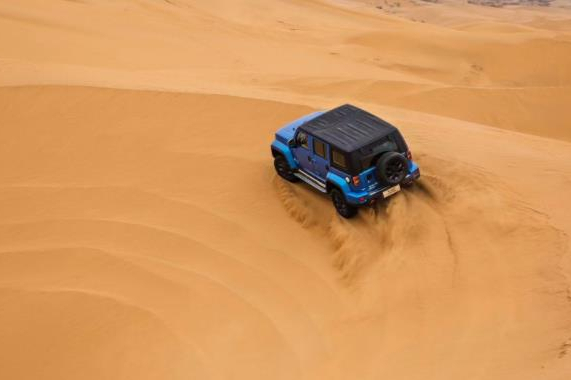 北京越野“榮耀DKR BJ40群英挑戰賽”武漢站燃情出征