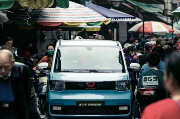 青春“作”起來，五菱馬卡龍新車給你點顏色看看