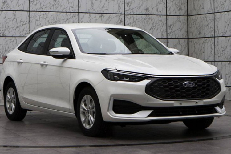 福特全新福睿斯登場(chǎng)！1.5L三缸有變化嗎？【汽車說·秒懂車】