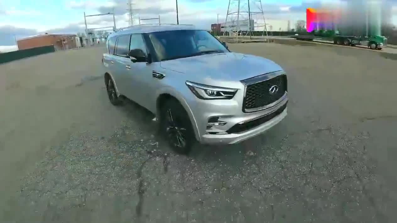 按下英菲尼迪QX80的鑰匙，坐進(jìn)第三排，我忘記了LX570