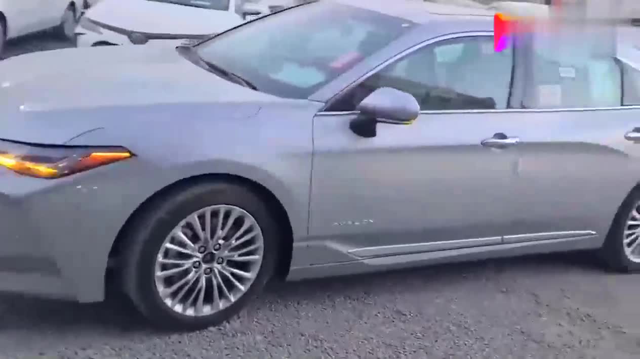 按下豐田亞洲龍頂配版的鑰匙，坐進(jìn)車內(nèi)那刻，太喜歡了