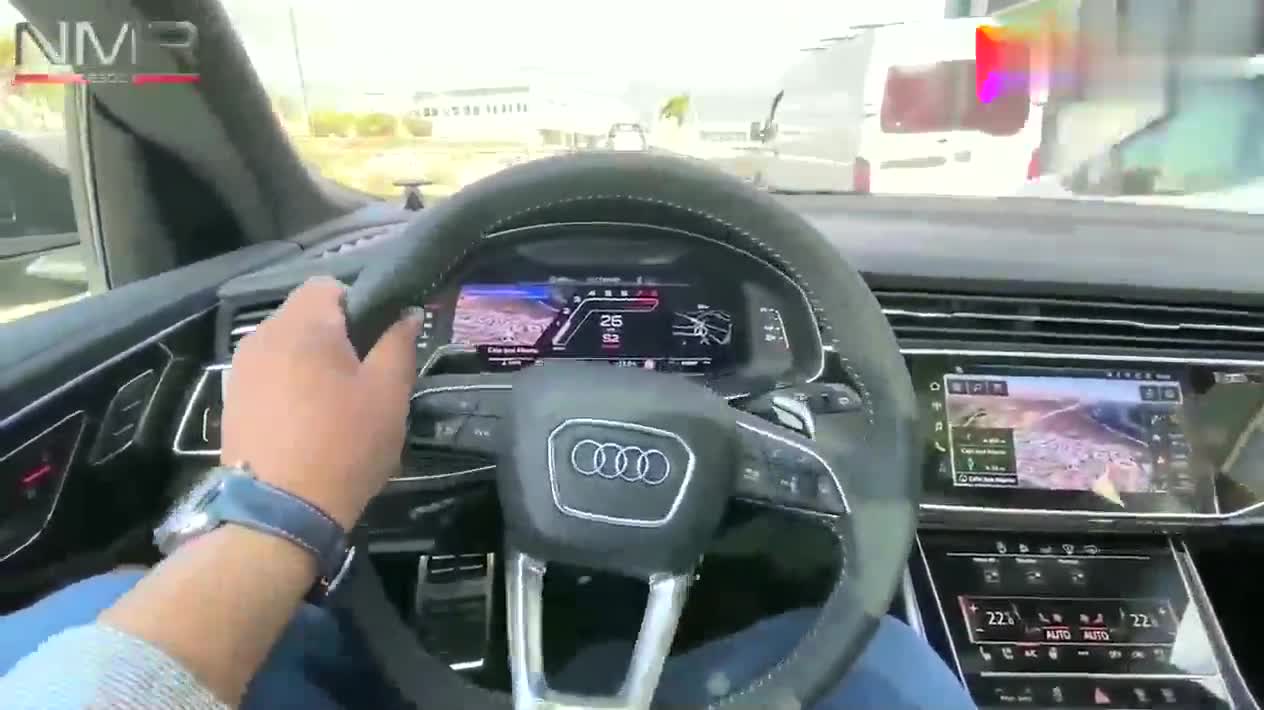 奧迪RS Q8路試，坐進(jìn)駕駛艙那一刻，才知道視野有多寬闊！