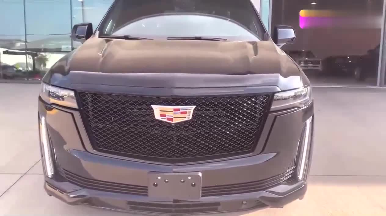 新車展示，實(shí)拍凱迪拉克凱雷德Escalade，太霸氣了！