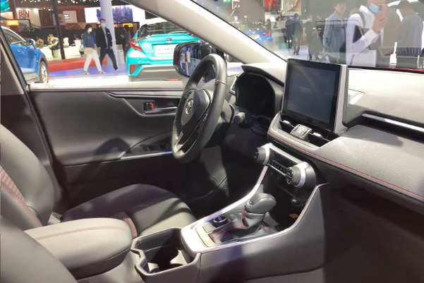 上海車展實(shí)拍 RAV4榮放雙擎E+內(nèi)飾及空間解析
