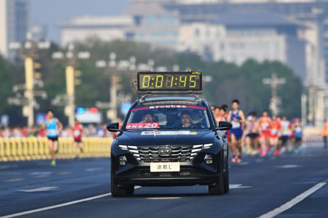 一春一秋，一半馬一全馬”北京現(xiàn)代實(shí)力領(lǐng)跑北京“雙北”賽事