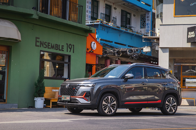 低價(jià)買有面子的SUV？這臺(tái)6.99萬起的高顏值新車適合你