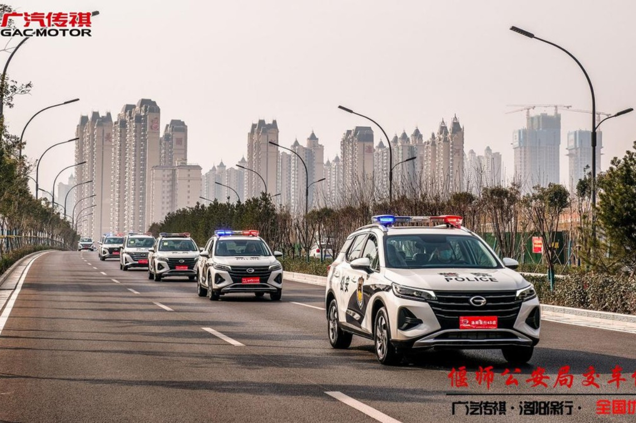 中國(guó)警車更新?lián)Q代，這款自主汽車換上“中國(guó)制服”實(shí)力圈粉！