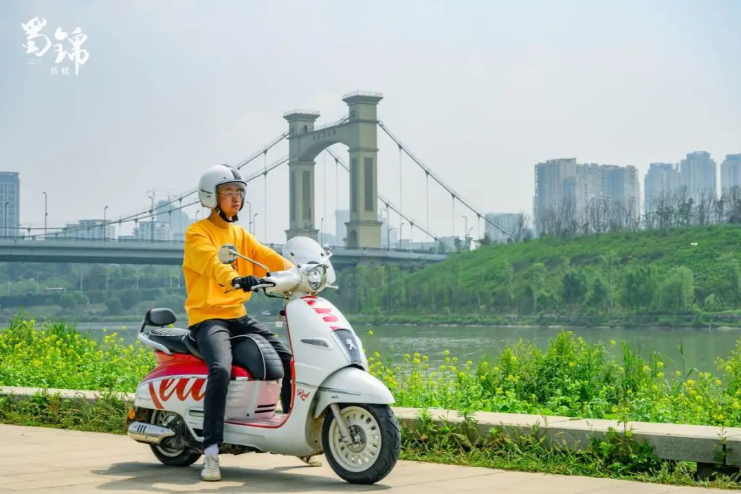 標(biāo)致也造摩托車，這顏值女友肯定超愛